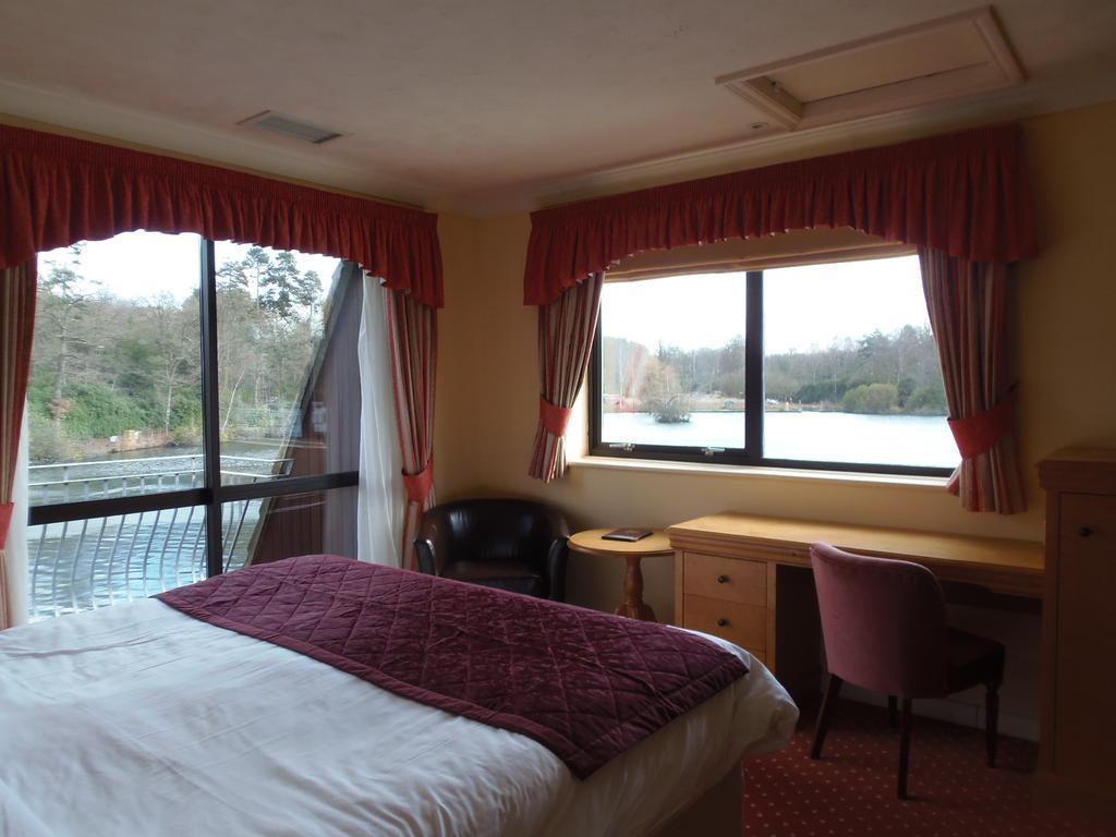 Lakeside International Hotel Camberley Zimmer foto