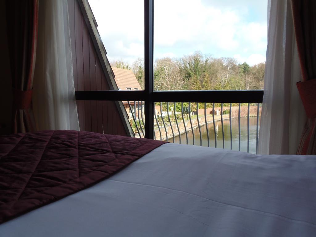 Lakeside International Hotel Camberley Zimmer foto