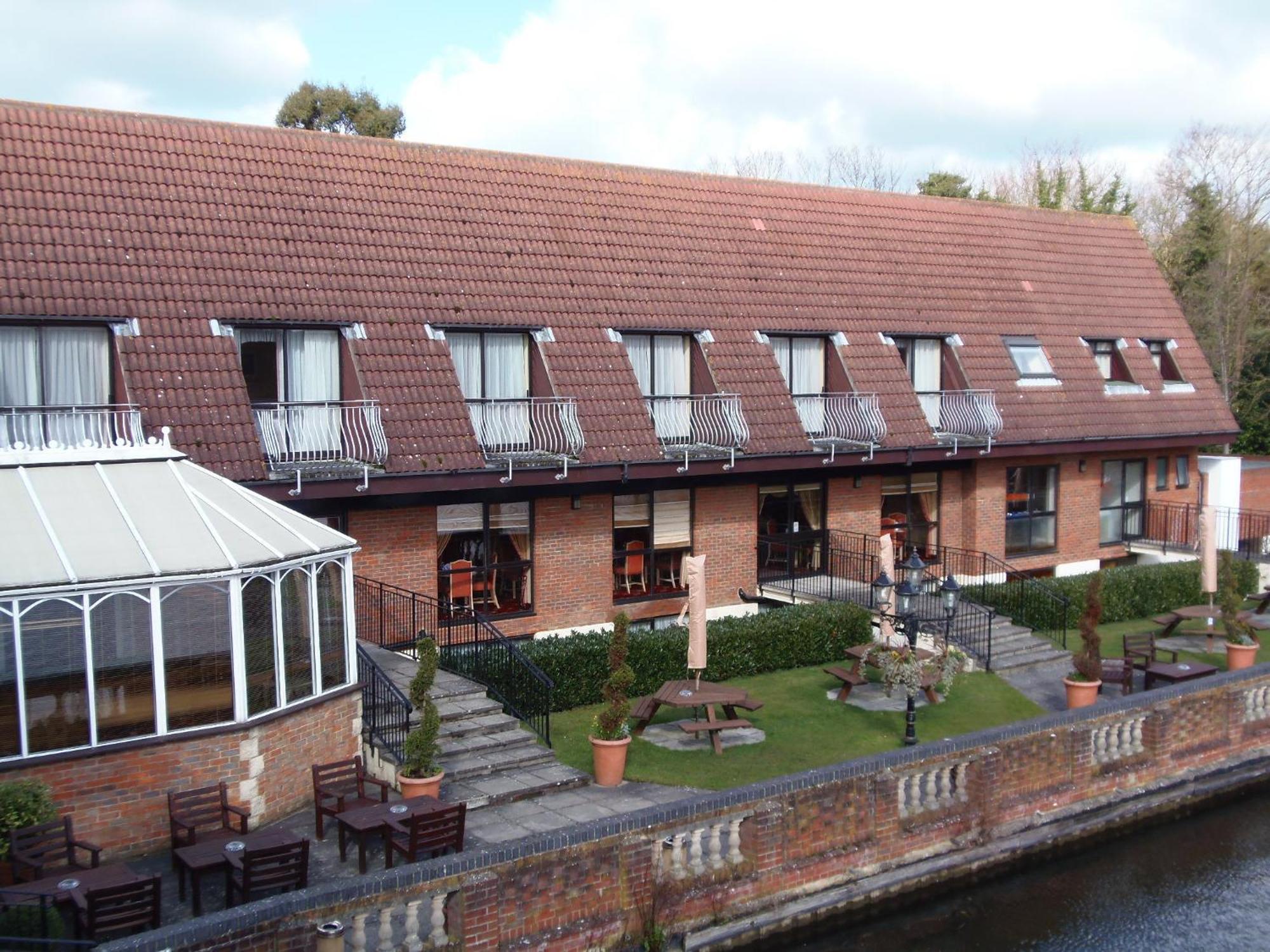 Lakeside International Hotel Camberley Exterior foto